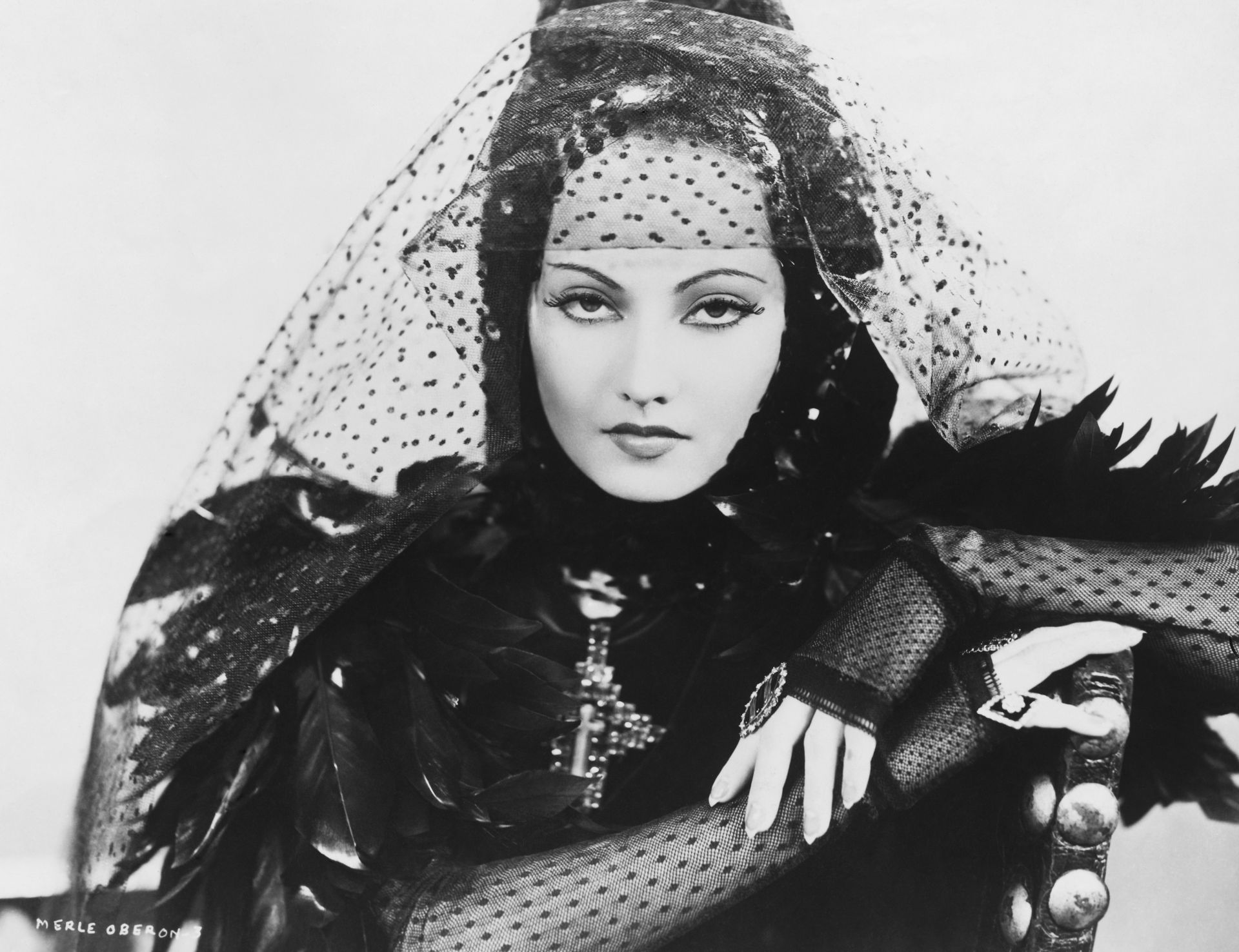 Merle Oberon Antonita szerepében, egy 1934-es darabban