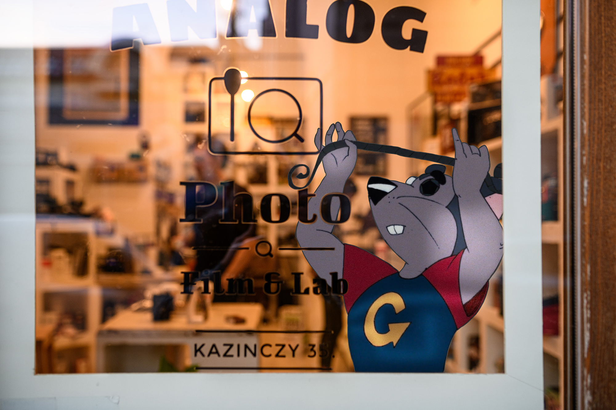 A Macskafogó szereplői Budapesten