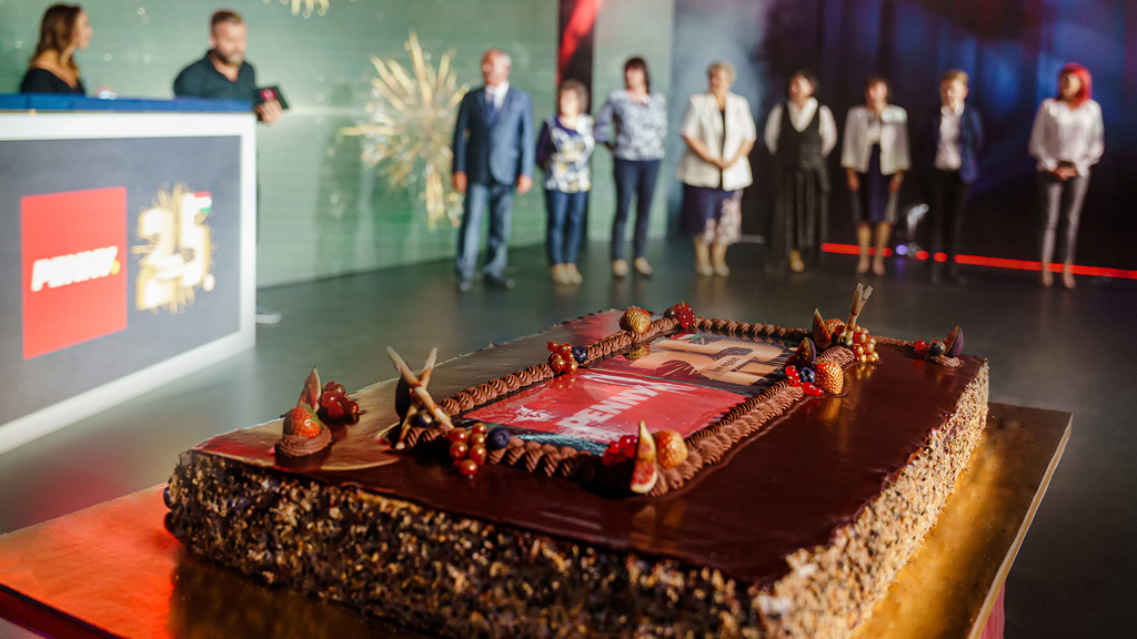 Egy nagy születésnapi ünnepség és egy hatalmas köszönet a munkatársainknak! (x)