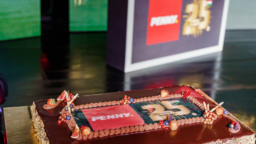 Egy nagy születésnapi ünnepség és egy hatalmas köszönet a munkatársainknak! (x)