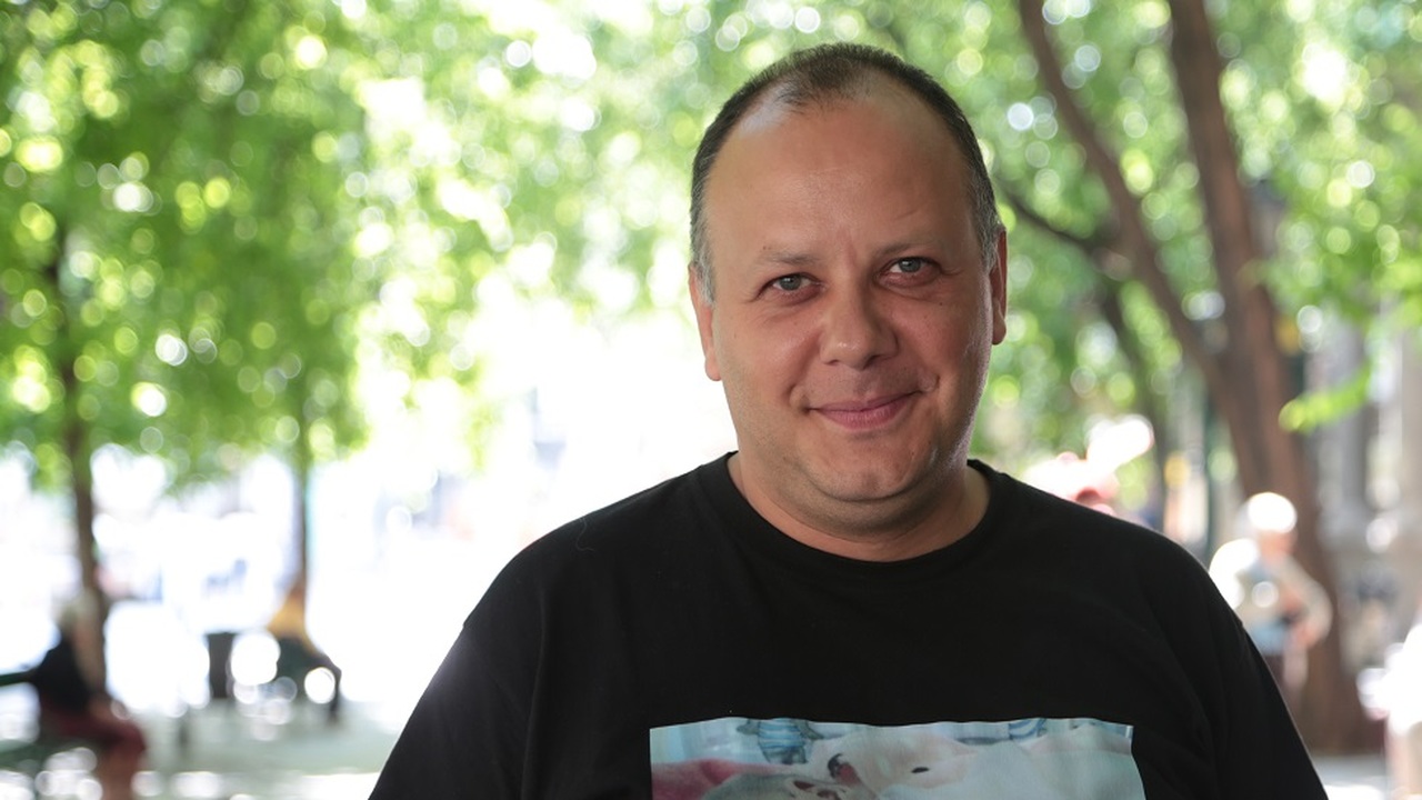 Damu Roland ismét pénzt kér