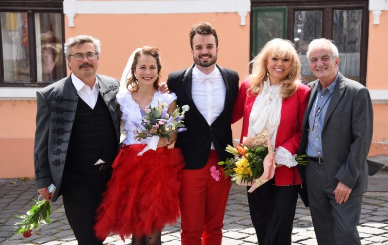 Heatlie Dávid és szerelme, Dóra esküvője