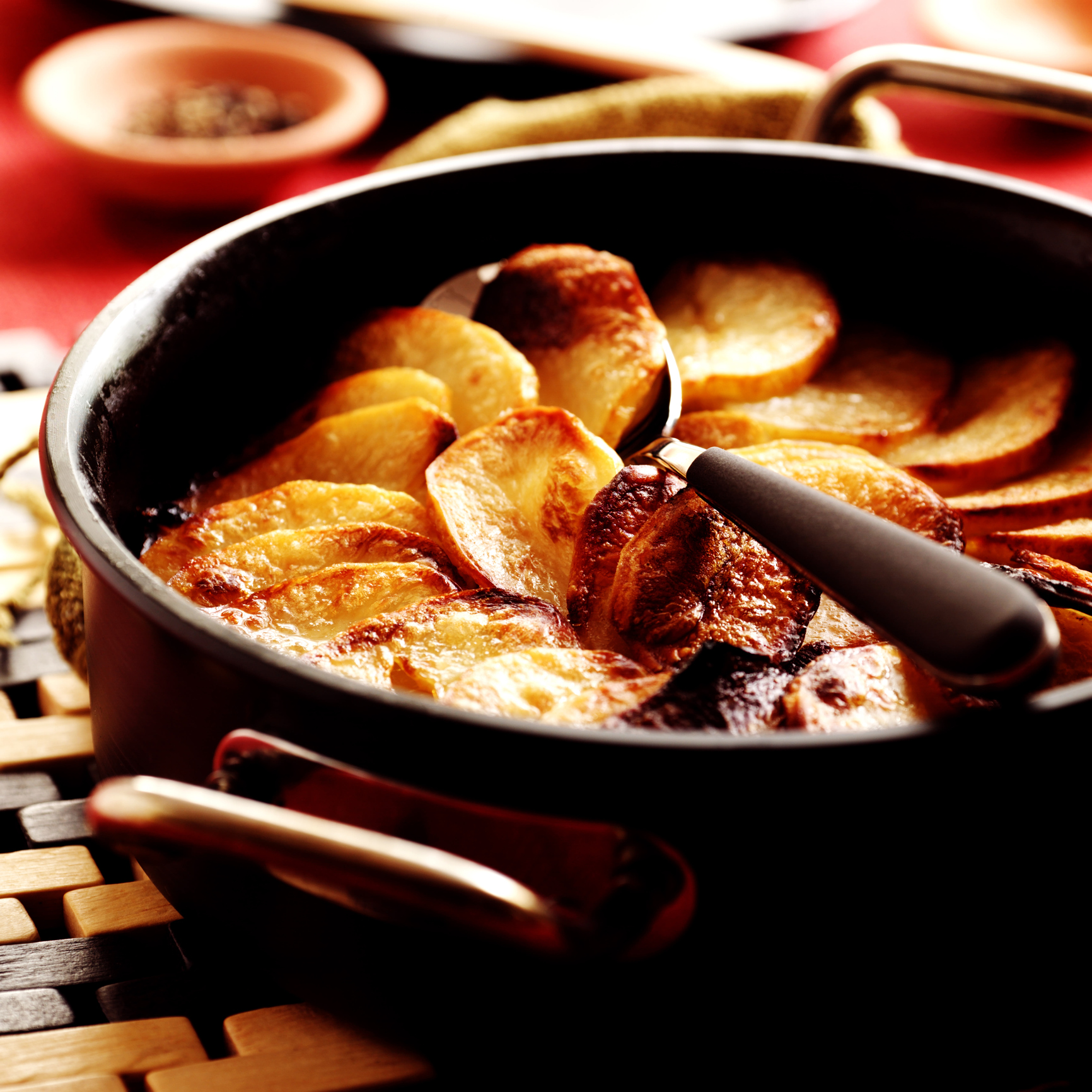 Sült kolbászos rakott krumpli