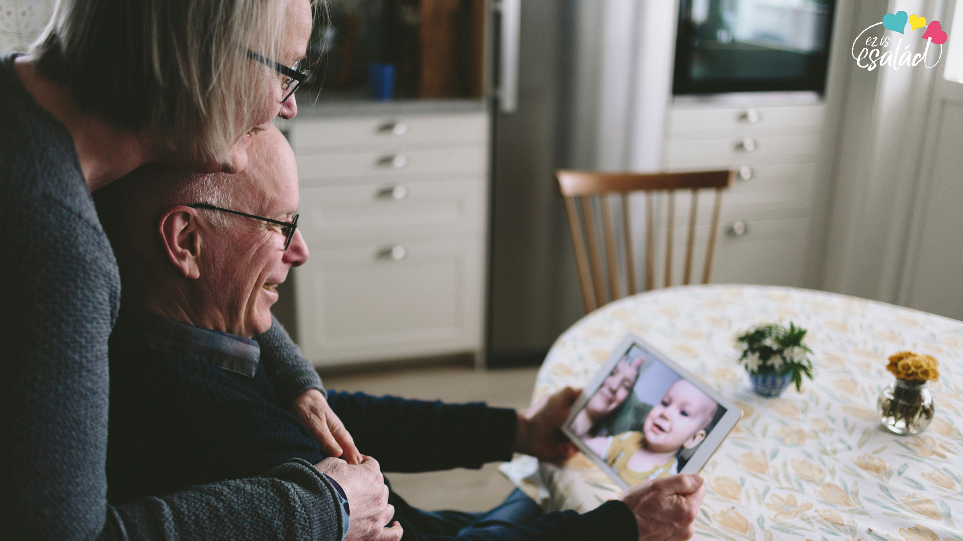 Lehet valaki jó nagyszülő Skype-on keresztül?