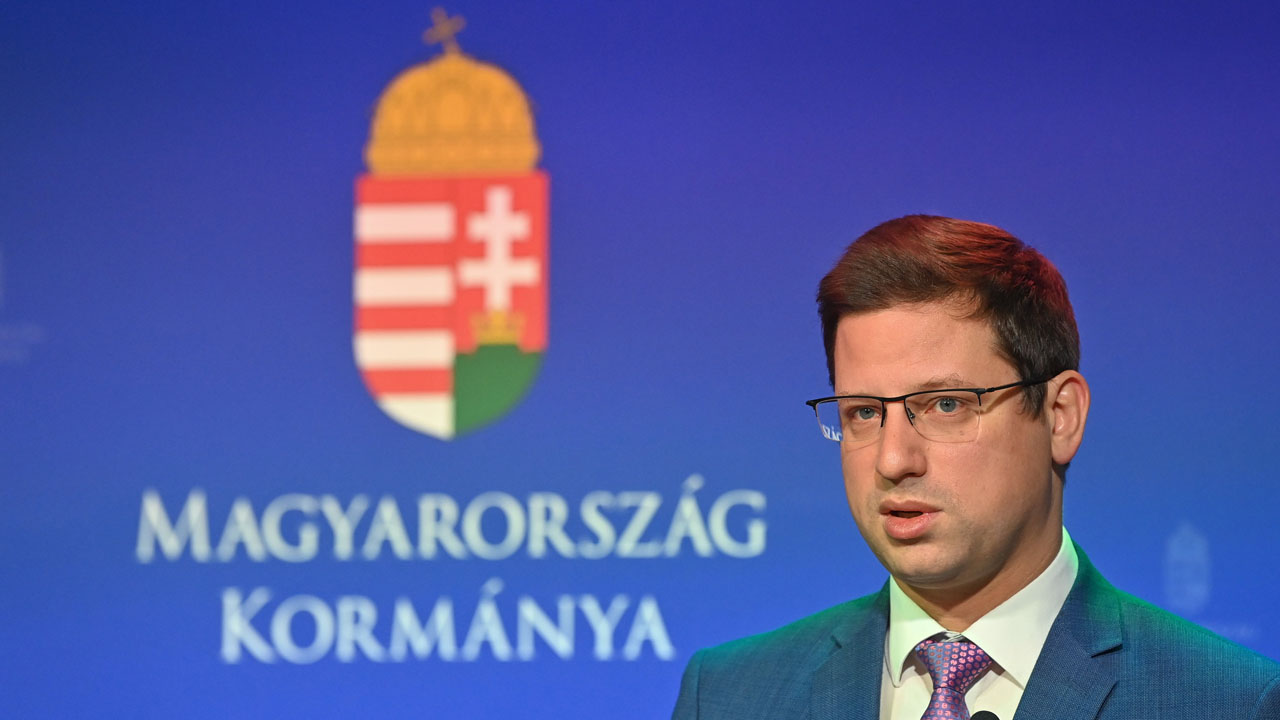 Gulyás Gergely, a Miniszterelnökséget vezető miniszter a Kormányinfó sajtótájékoztatón a Miniszterelnöki Kabinetiroda Garibaldi utcai sajtótermében 2021. október 28-án. / MTI/Illyés Tibor