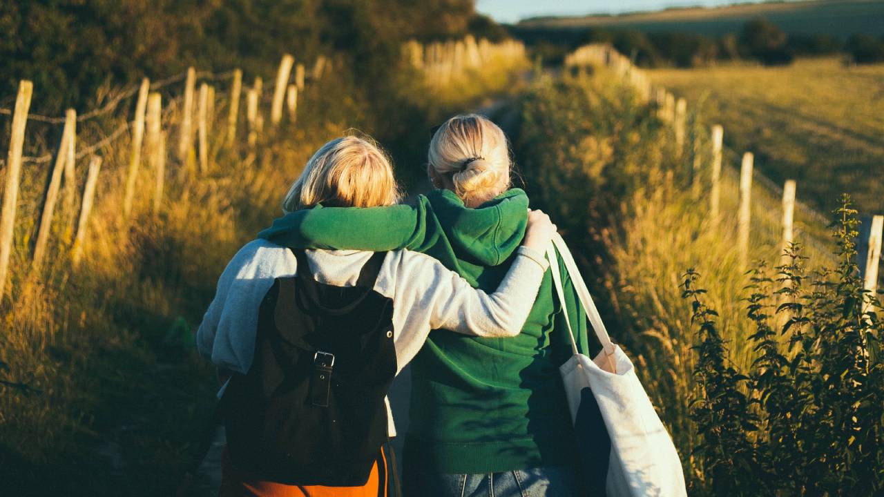 barátok kirándulnak