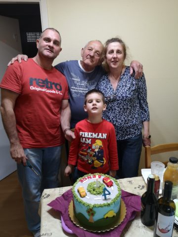 Mária, édesapja, férje és kisfia