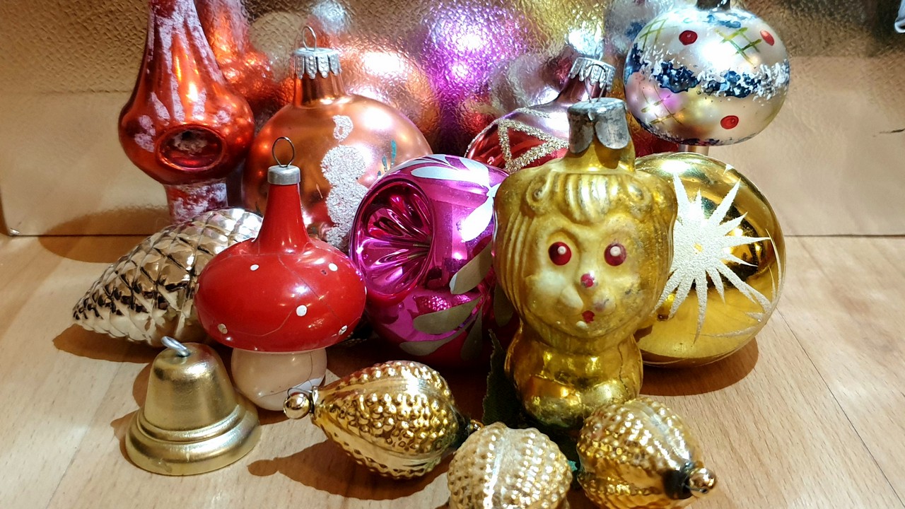 Retro karácsonyfadíszek