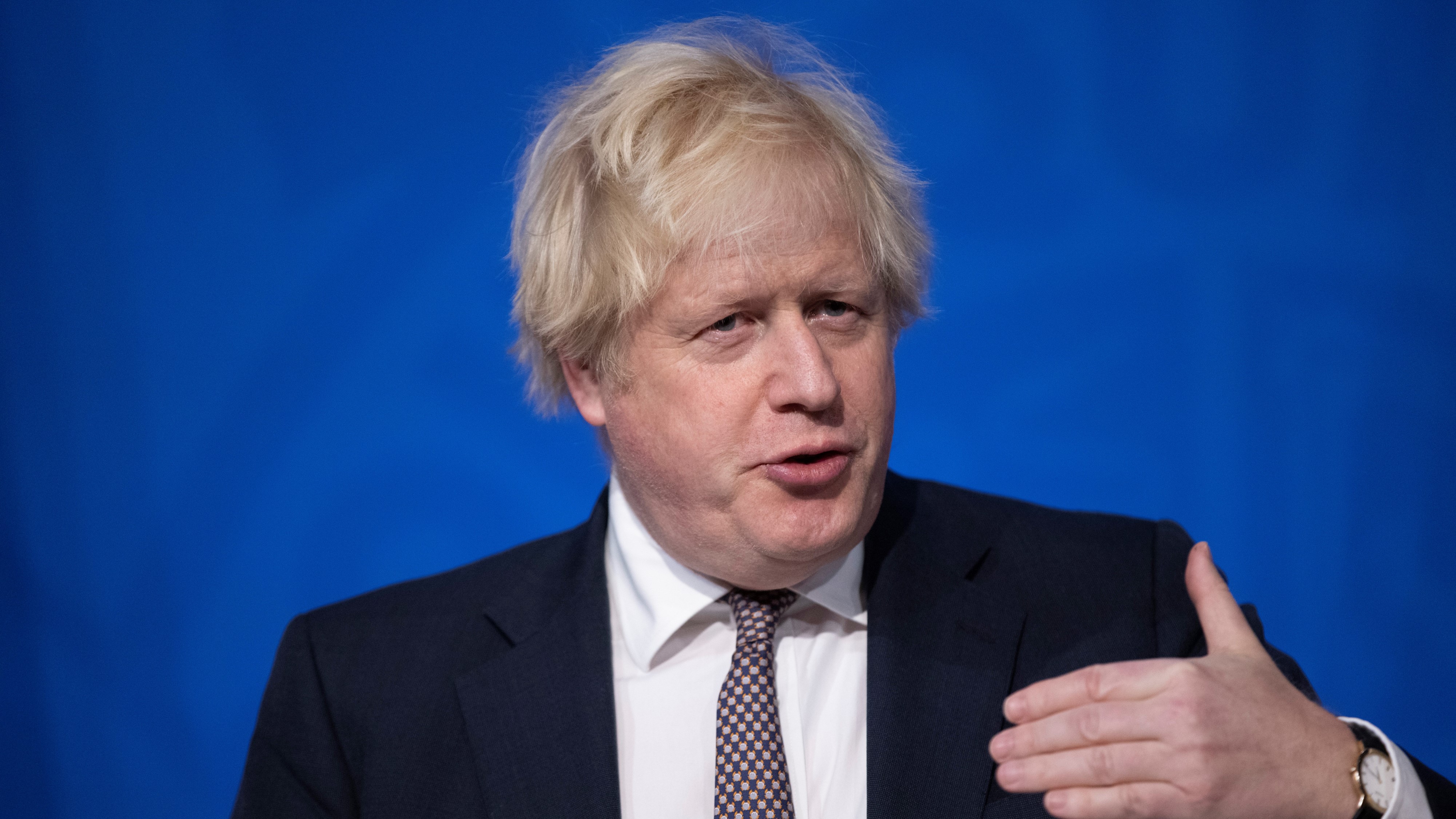 Boris Johnson omikron variánsról tart sajtóértekezletet