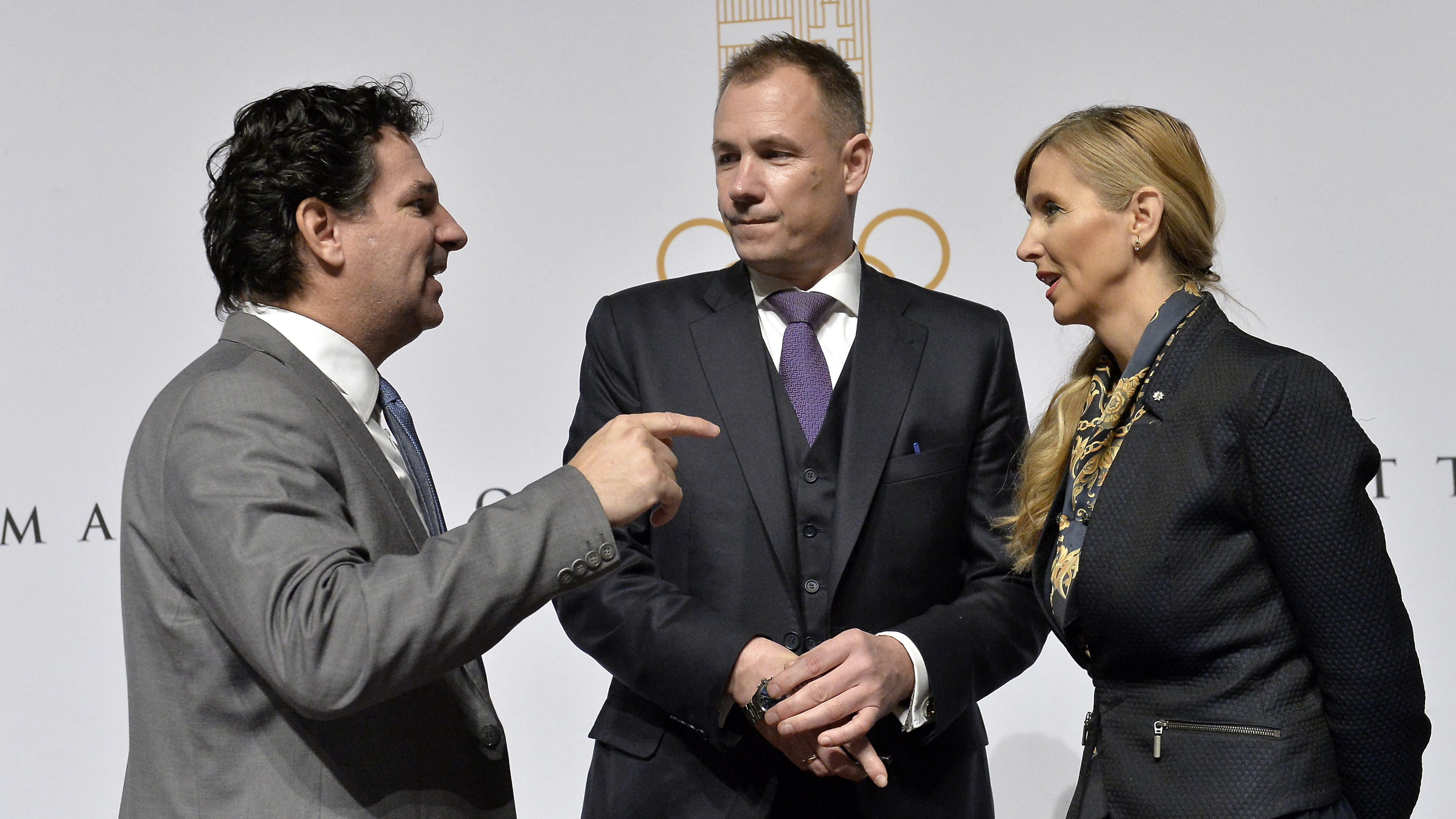 Vékássy Bálint, a MOB főtitkára, Kulcsár Krisztián, a MOB elnöke és Szabó Tünde sportért felelős államtitkár