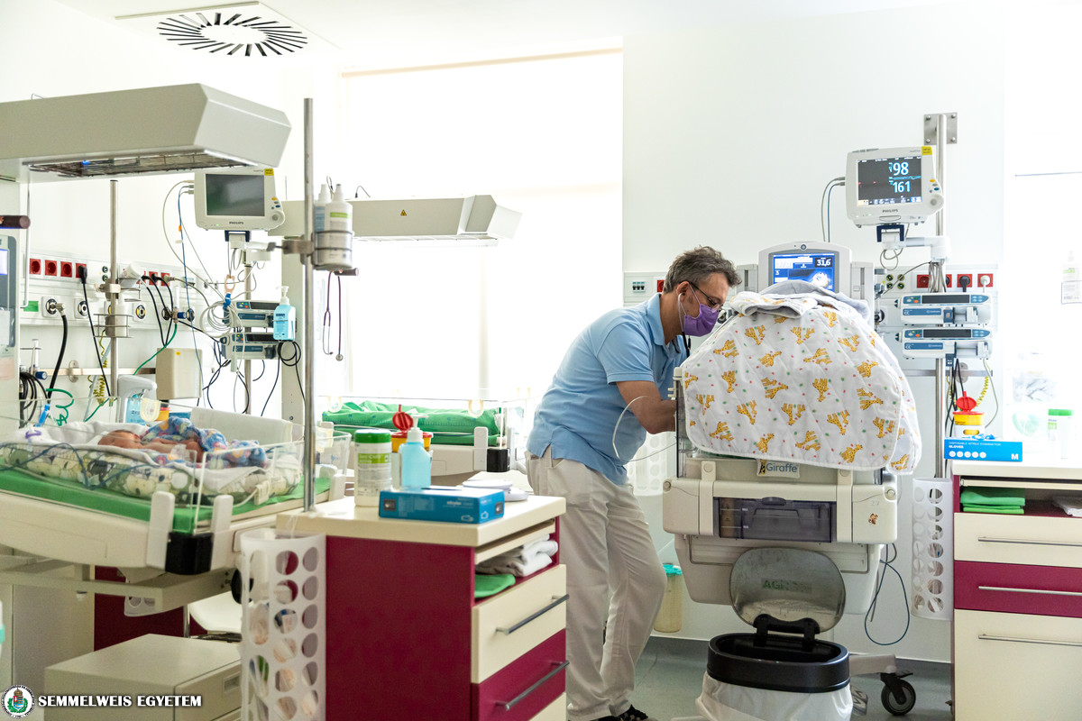 Koraszülött, Semmelweis, inkubátor