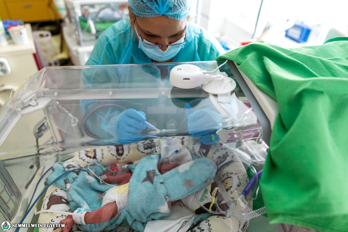 Koraszülött, Semmelweis, inkubátor