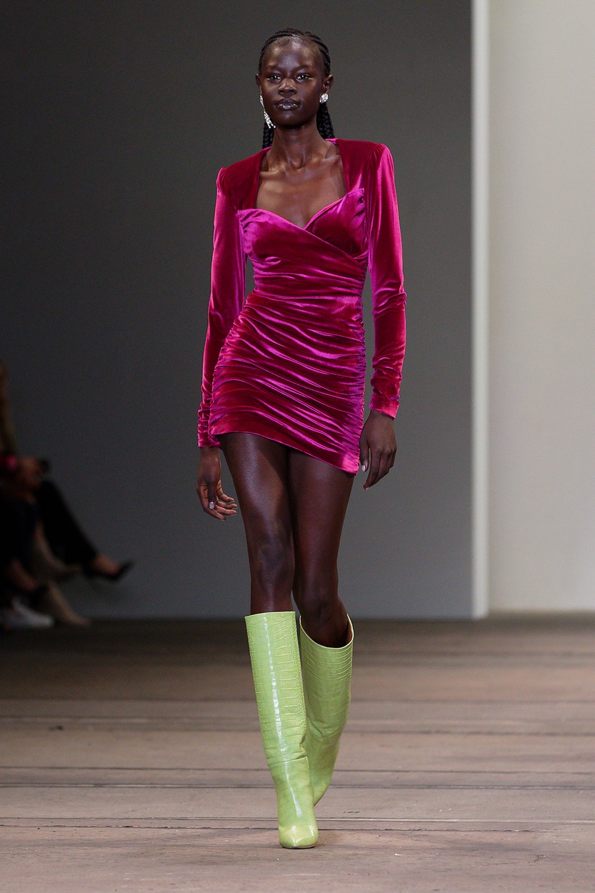 Rebecca Vallance bársony ruha