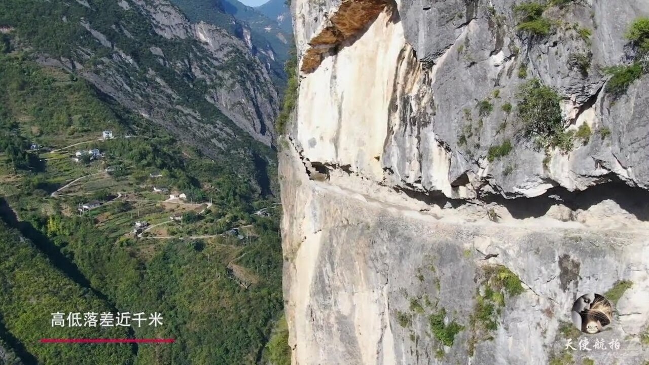 Út a sziklába vájva