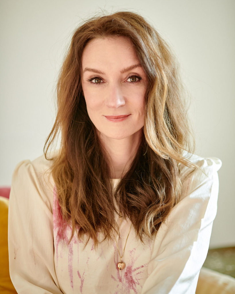 Ugron Zsolna interjú novella könyvajánló könyv