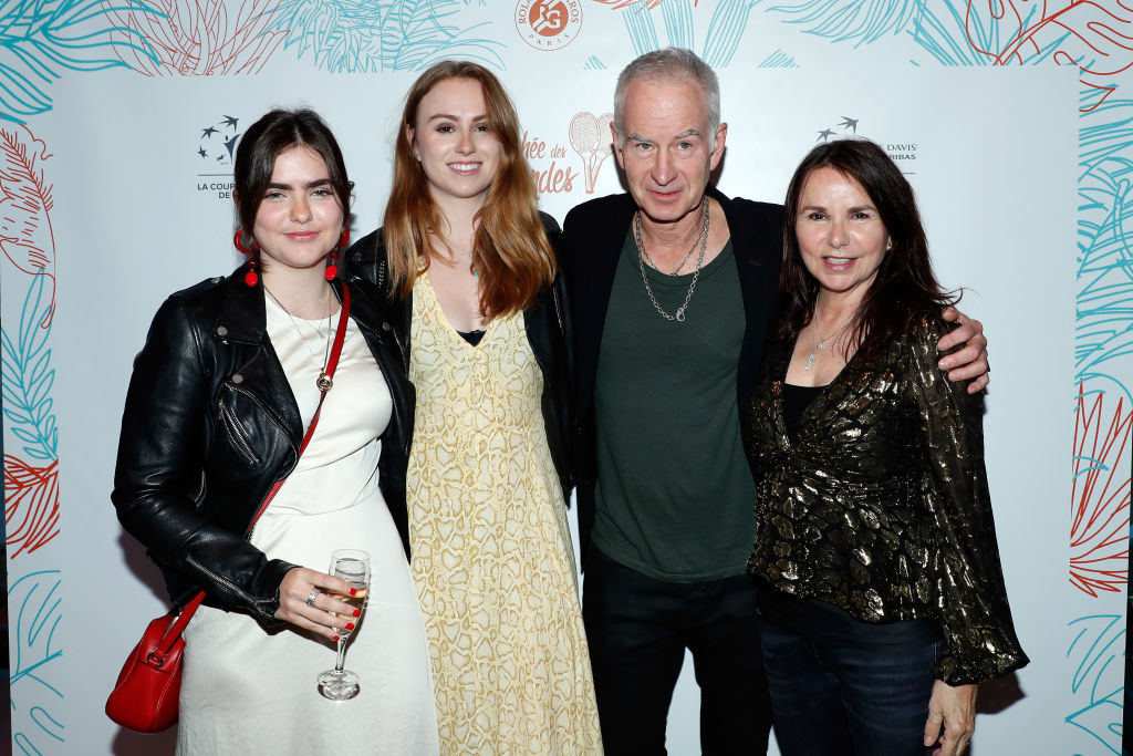 John McEnroe és második felesége, Patty Smith lányaikkal, Annával és Avával 2019-ben.