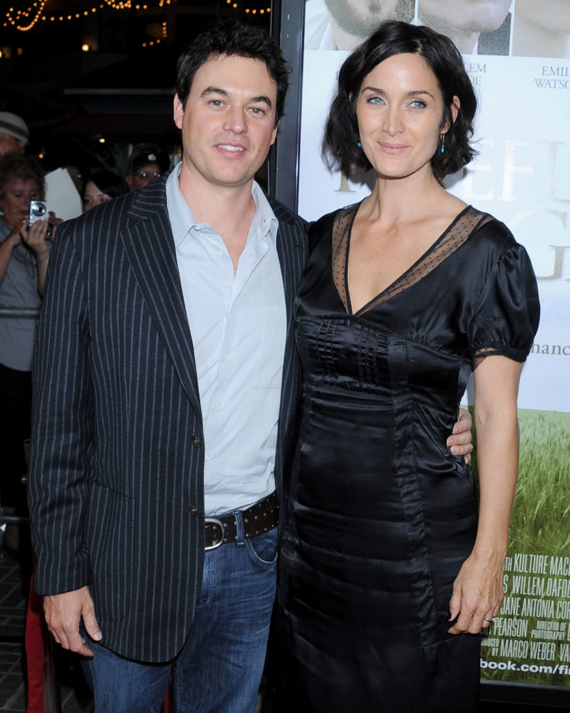 Carrie-Anne Moss és férje, Steven Roy 