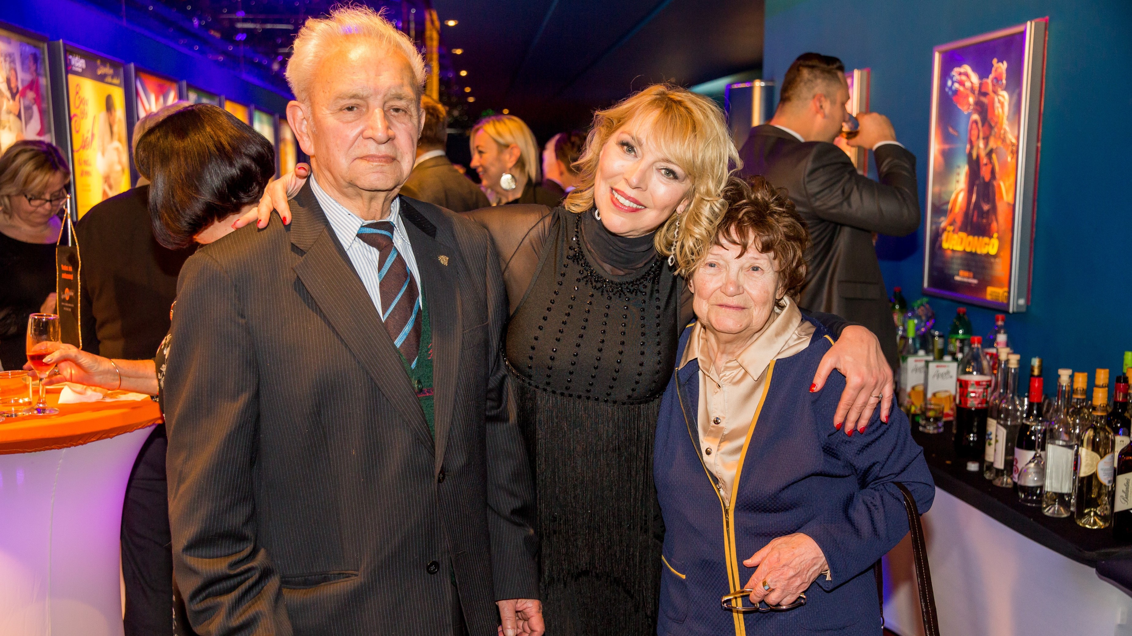 Nyertes Zsuzsa a szüleivel (Fotó: Birton Szabolcs/Smagpix)