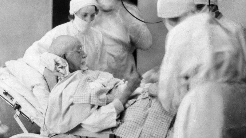 Dr. Evan O'Neill Kane a műtét közben