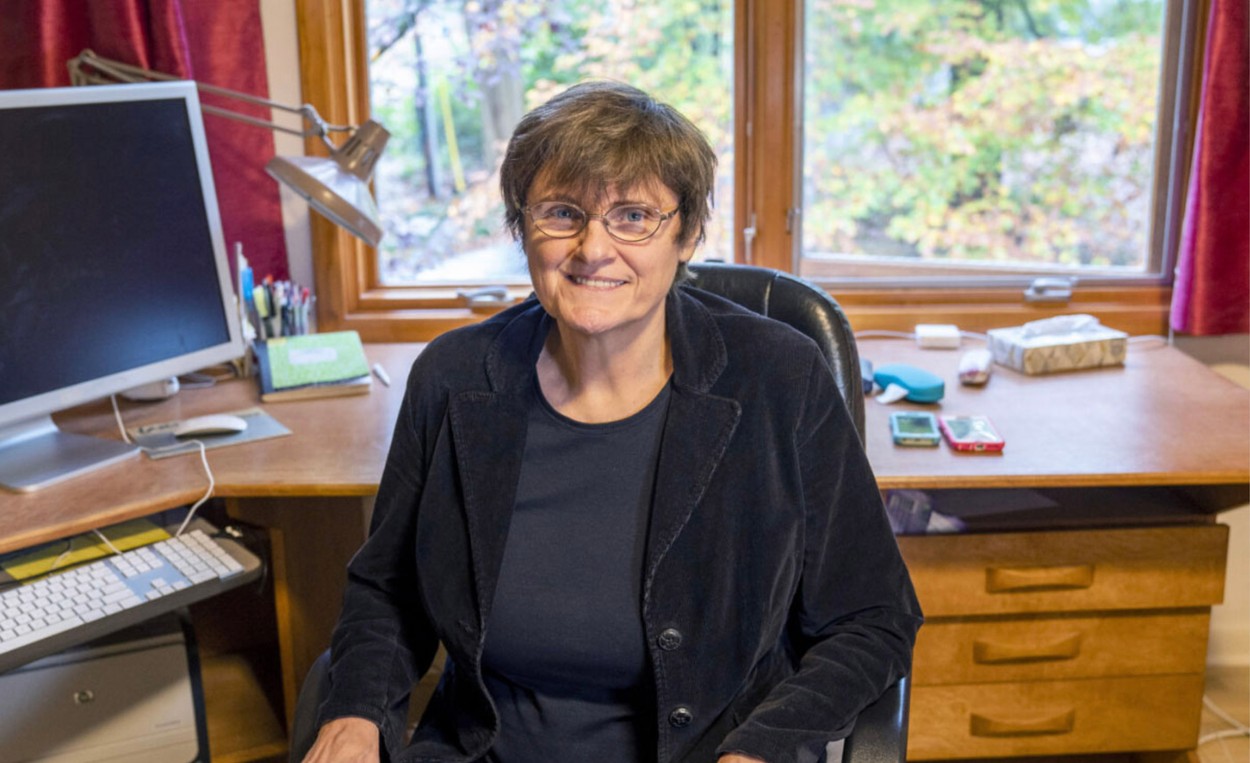 Dr. Karikó Katalin az irodájában