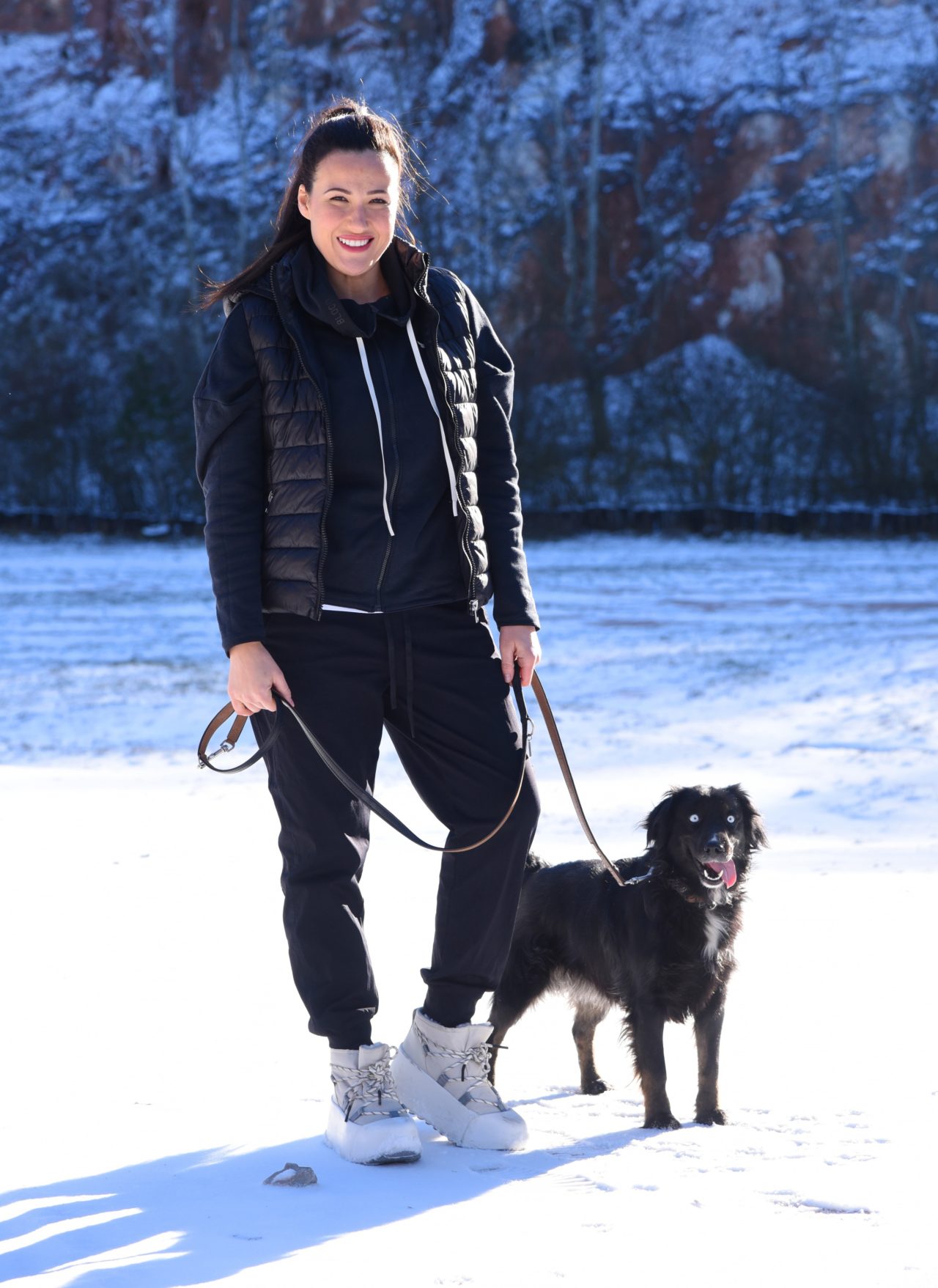 Janicsák Veca a kutyájával