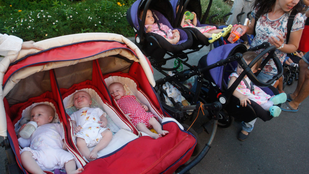 hármas ikrek babagondozás