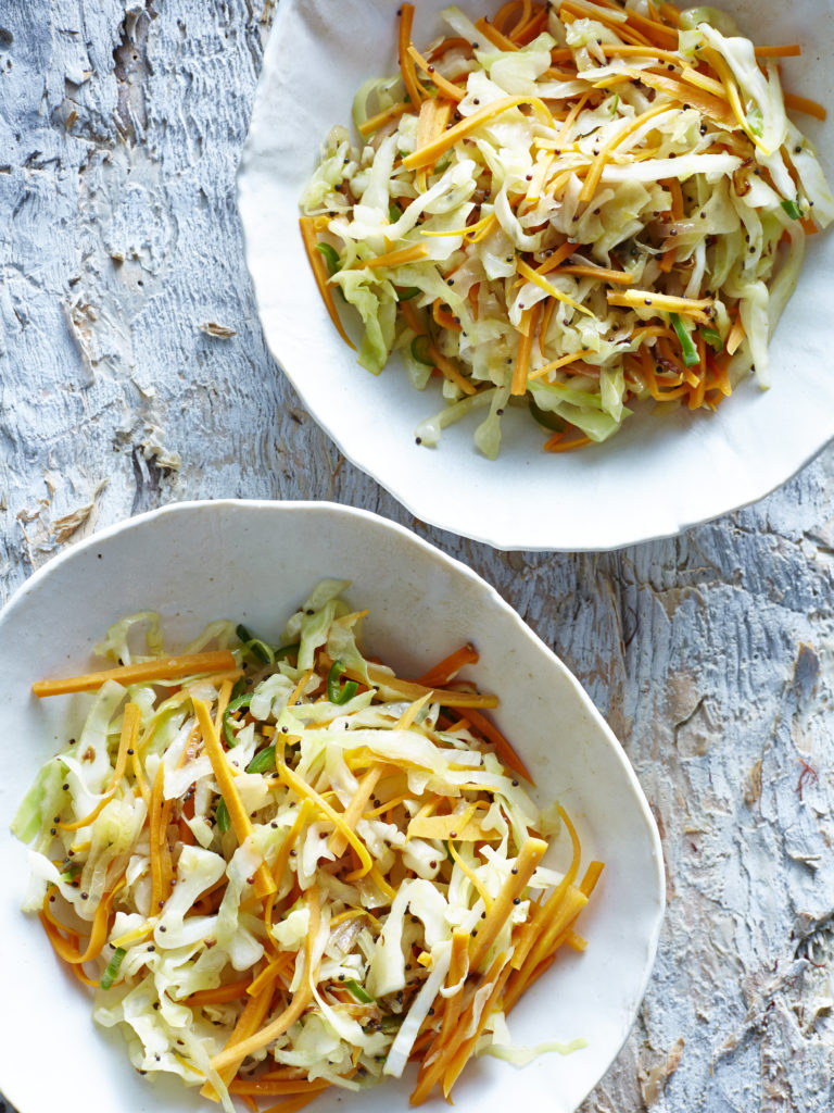 Színes káposztasaláta kukoricával