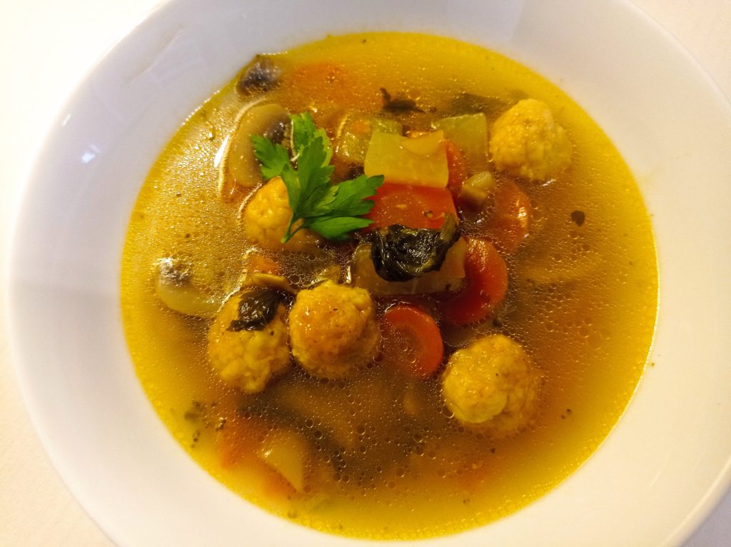 pikáns leves sajtgombóccal