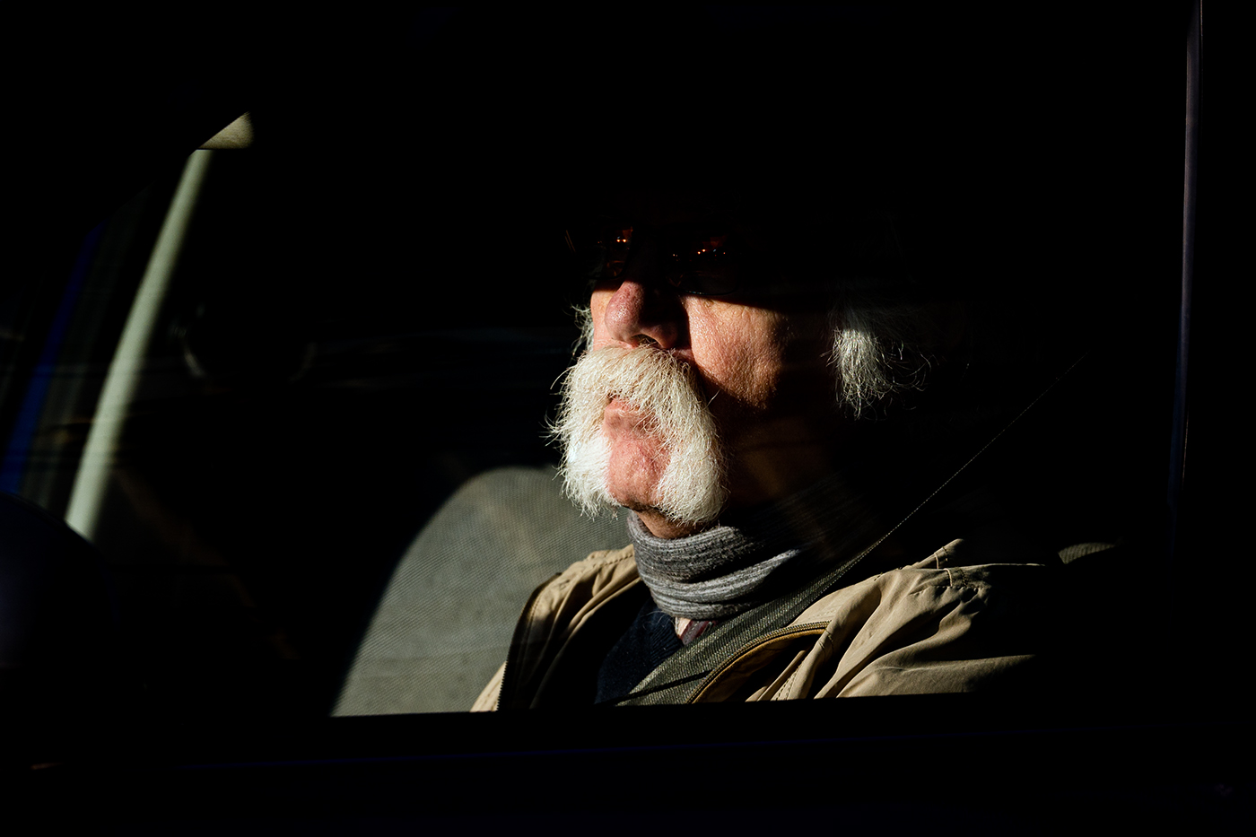 Soós Bertalan Autósok című fotósorozata