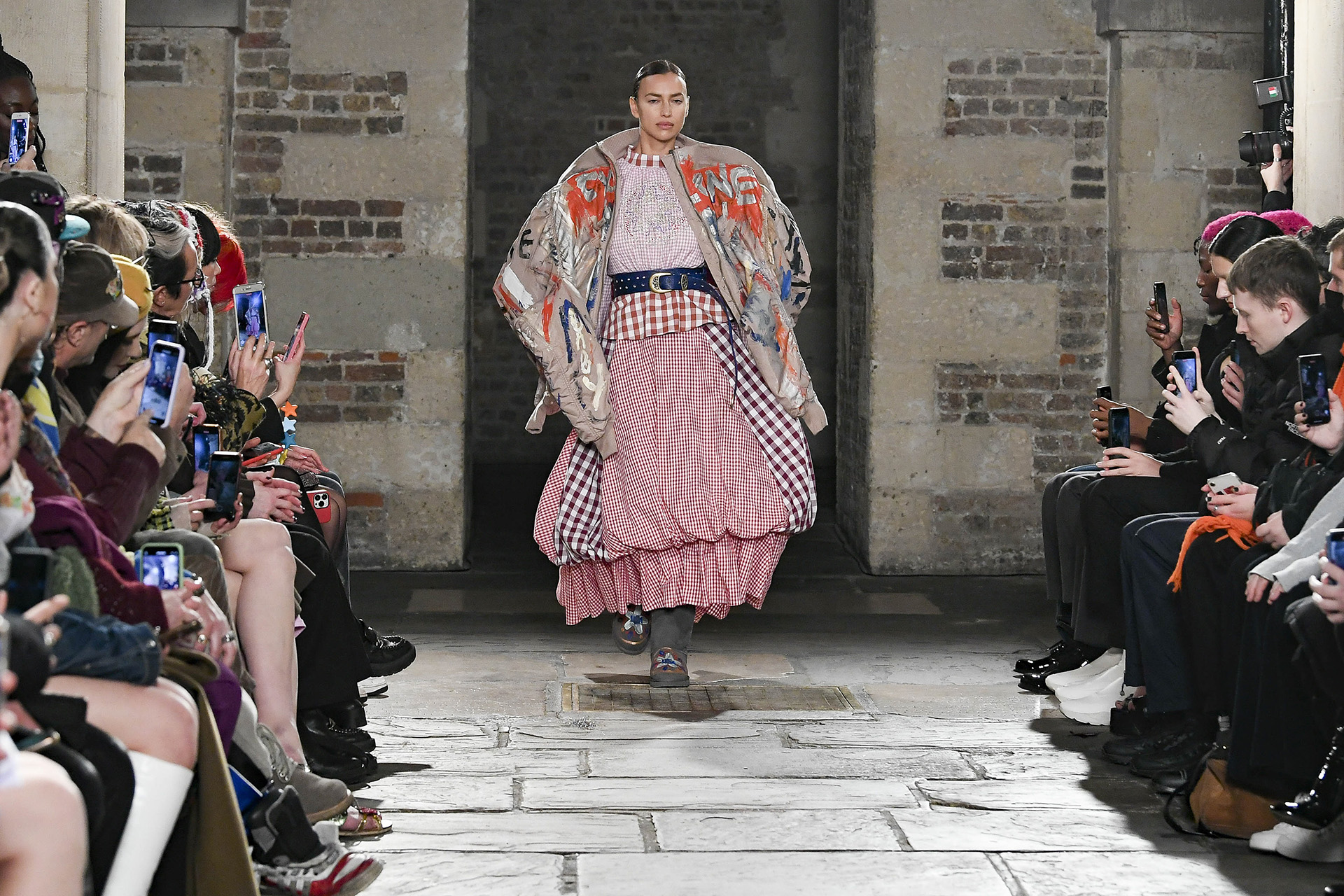 Irina Shayk a londoni divathéten