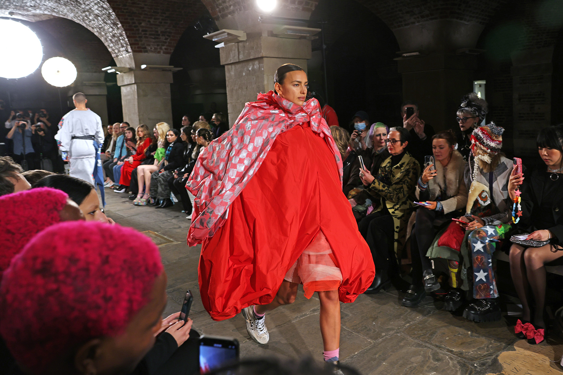 Irina Shayk a londoni divathéten