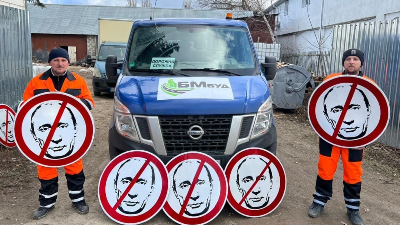 Putyin áthúzott fejjel