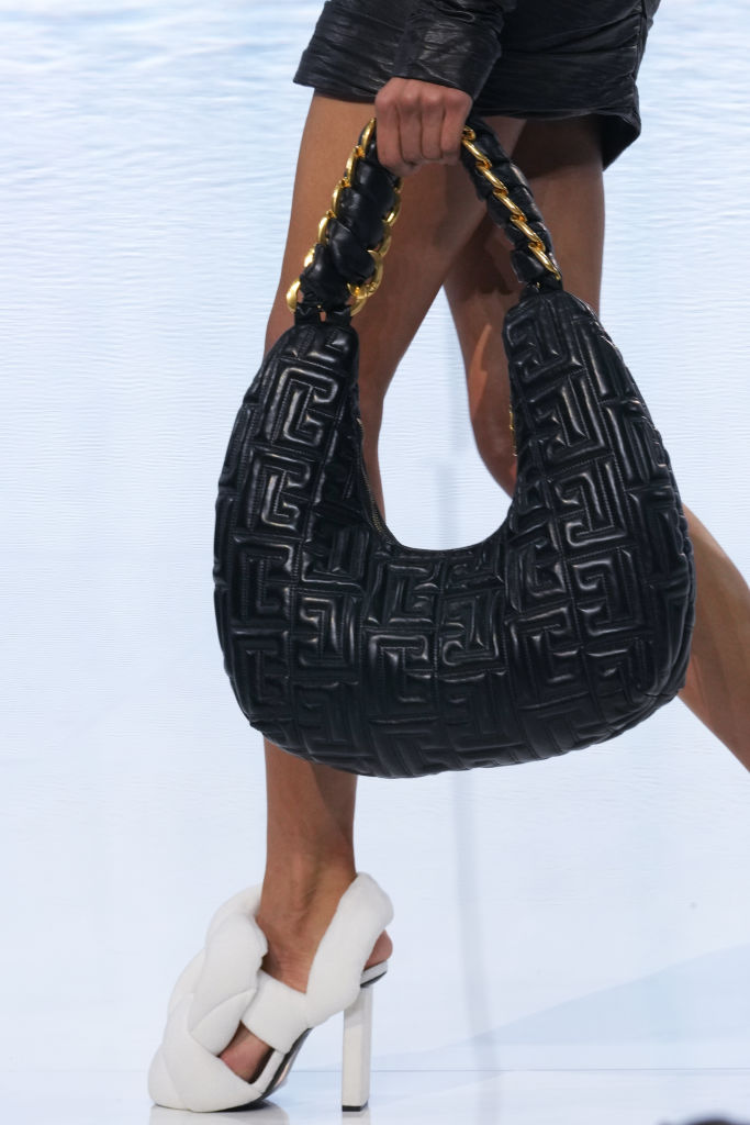 Félhold fazonú táskák