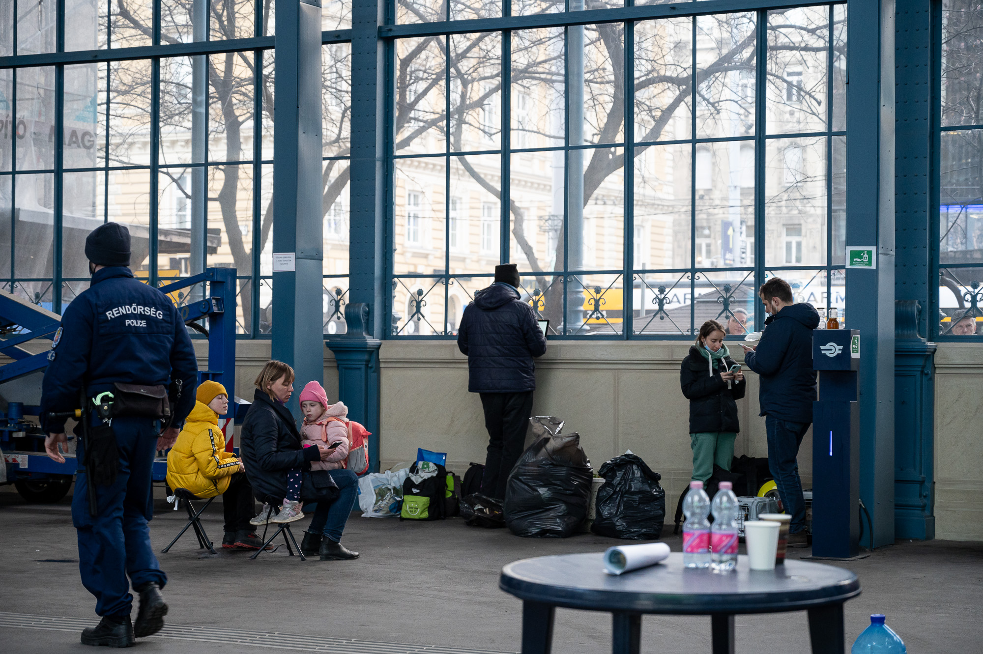 Ukrán menekültek a Nyugati pályaudvaron