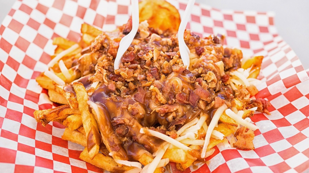 Egy adag poutine