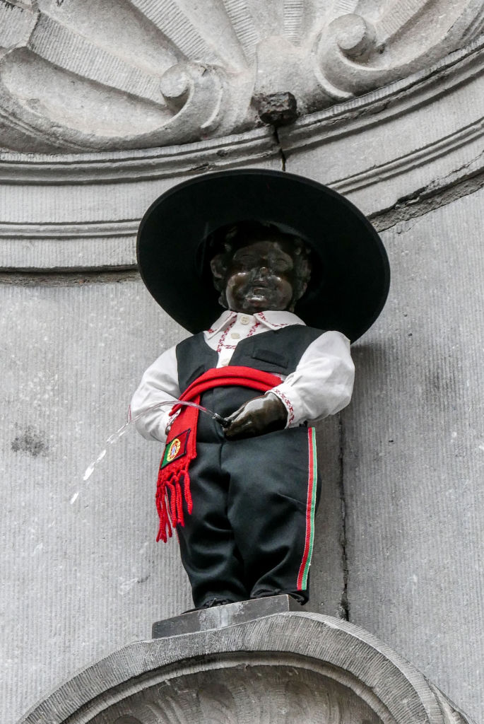 A Manneken Pis ruhatára