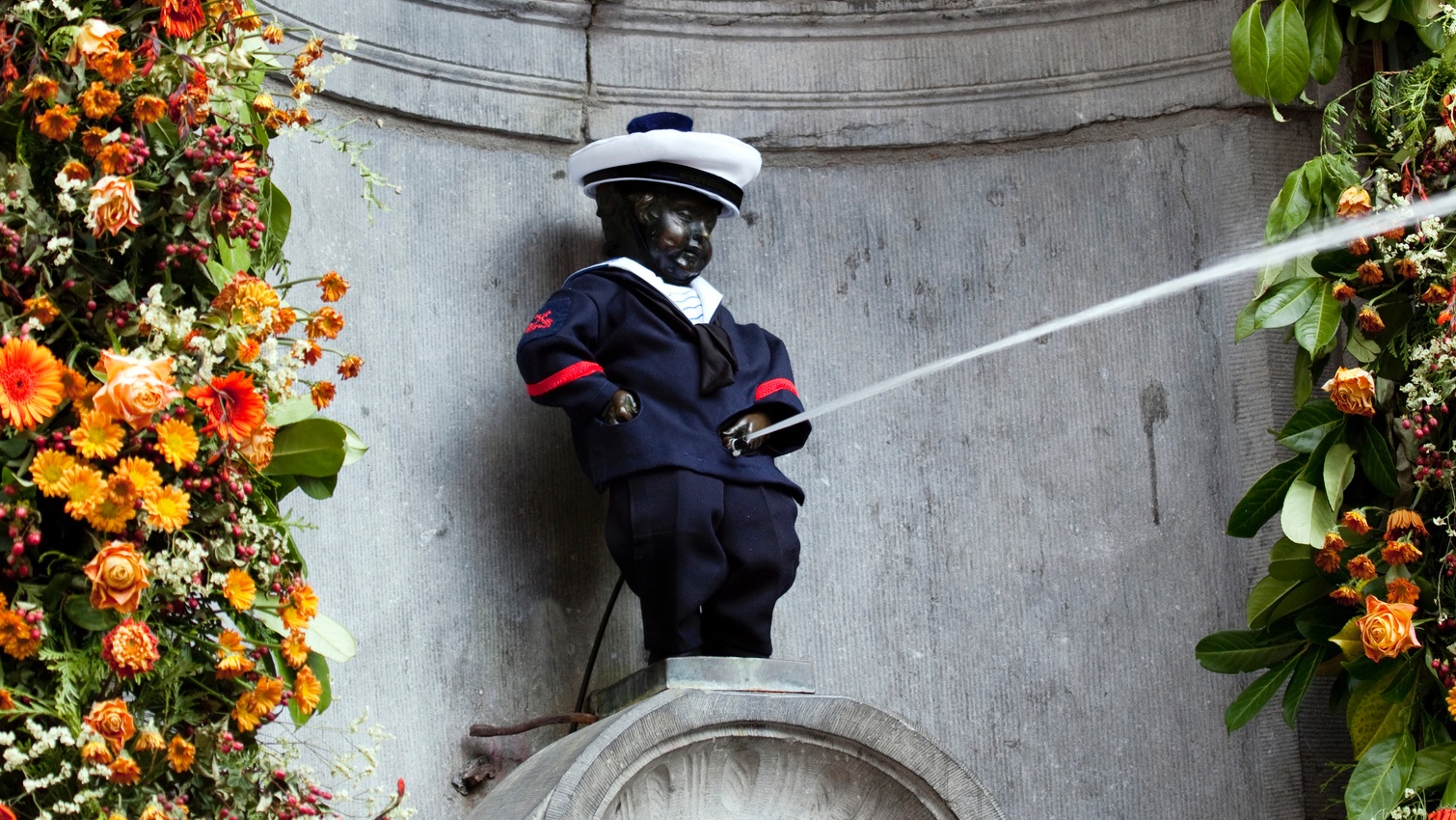 A Manneken Pis uniformisban