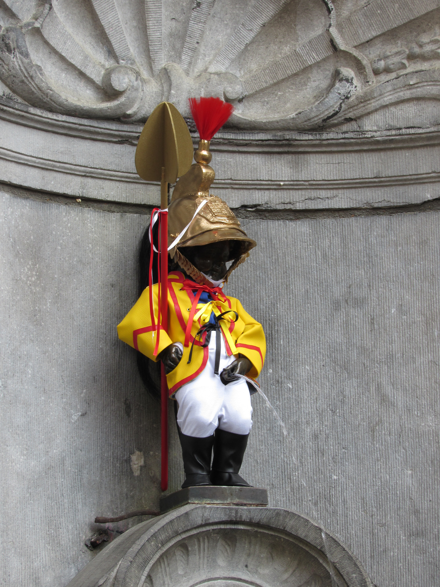 A Manneken Pis ruhatára