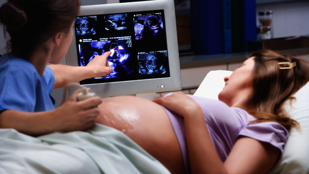 szülészeti ellátás társadalombiztosítás magánellátás otthonszülés