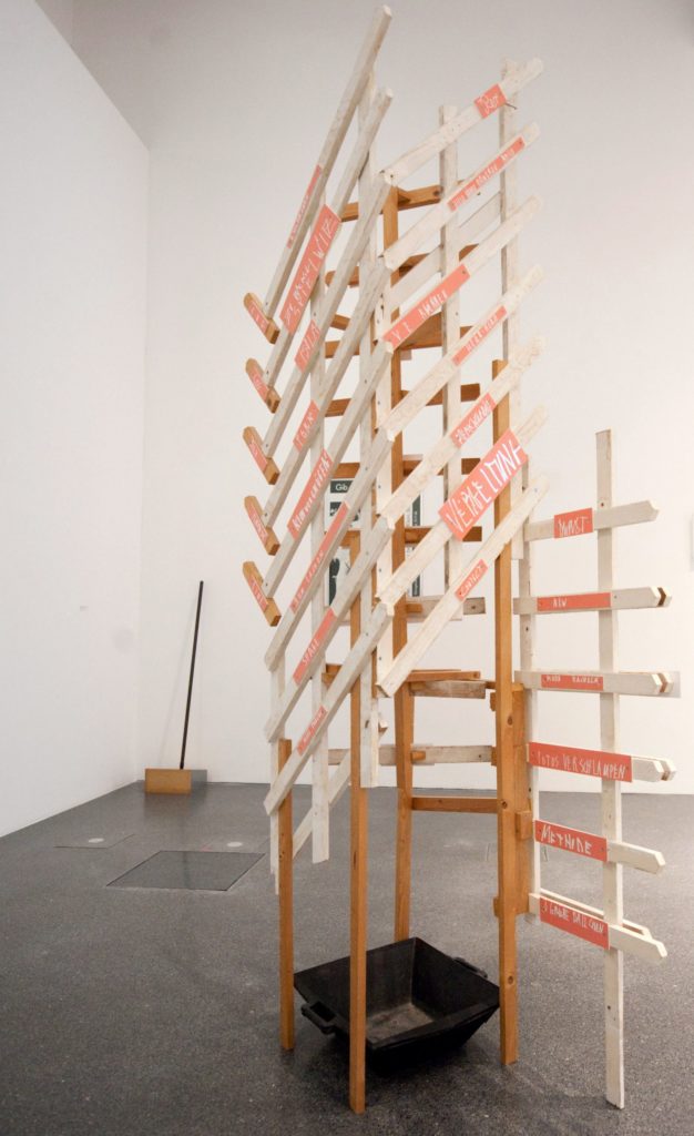 Martin Kippenberger: Amikor a tető szivárogni kezd (Fotó: MTI/EPA/Bernd Thissen)&nbsp;