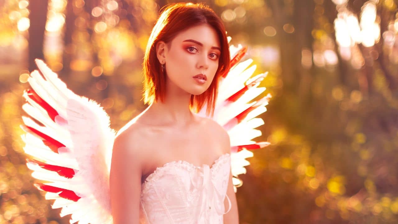 Szép lány szárnyakkal