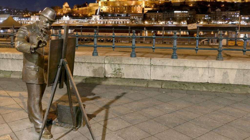 Roskovics Ignác szobra a Duna-korzón