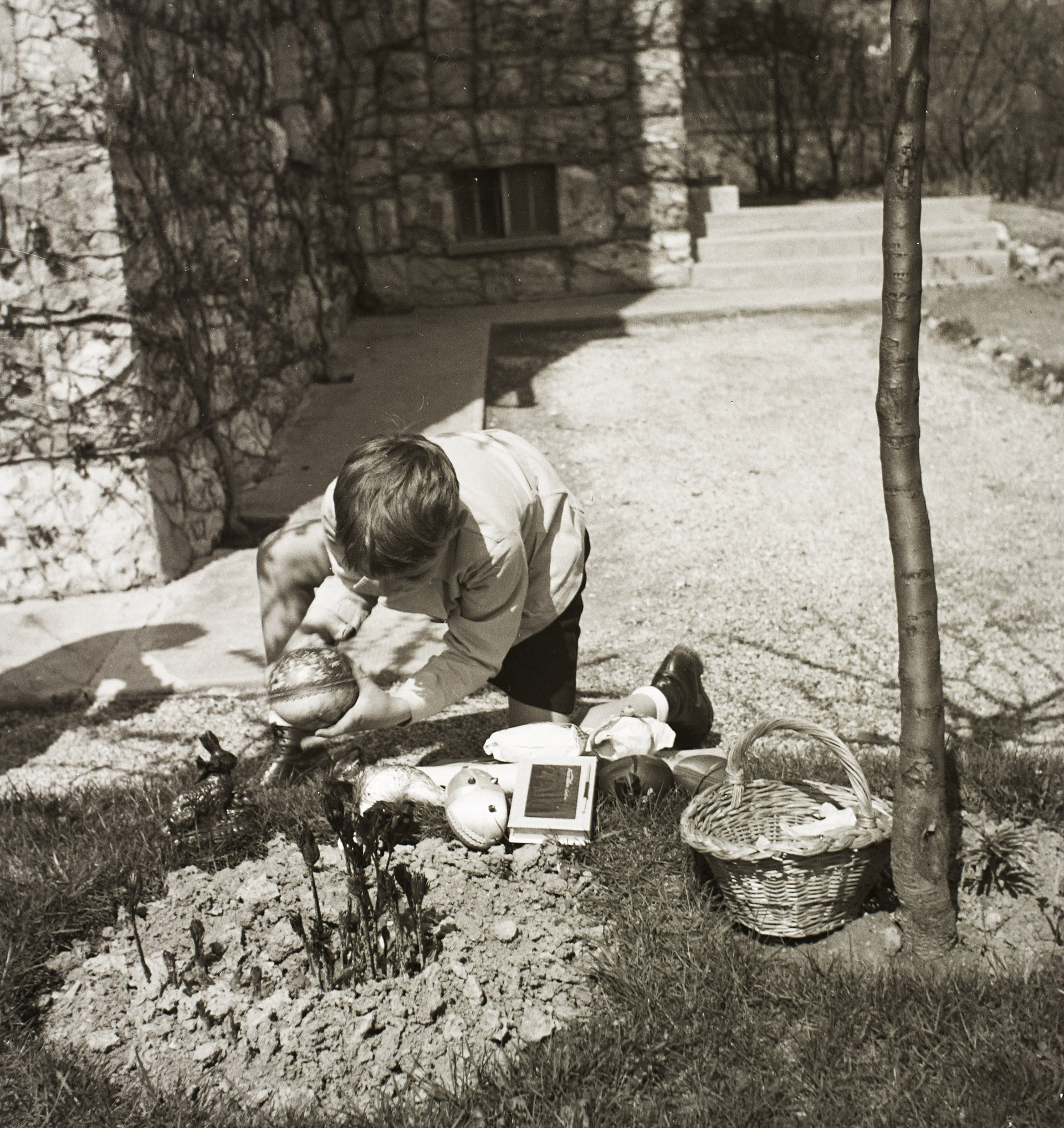 húsvéti locsolás locsolkodás fortepan húsvéti tojás tojásfestés