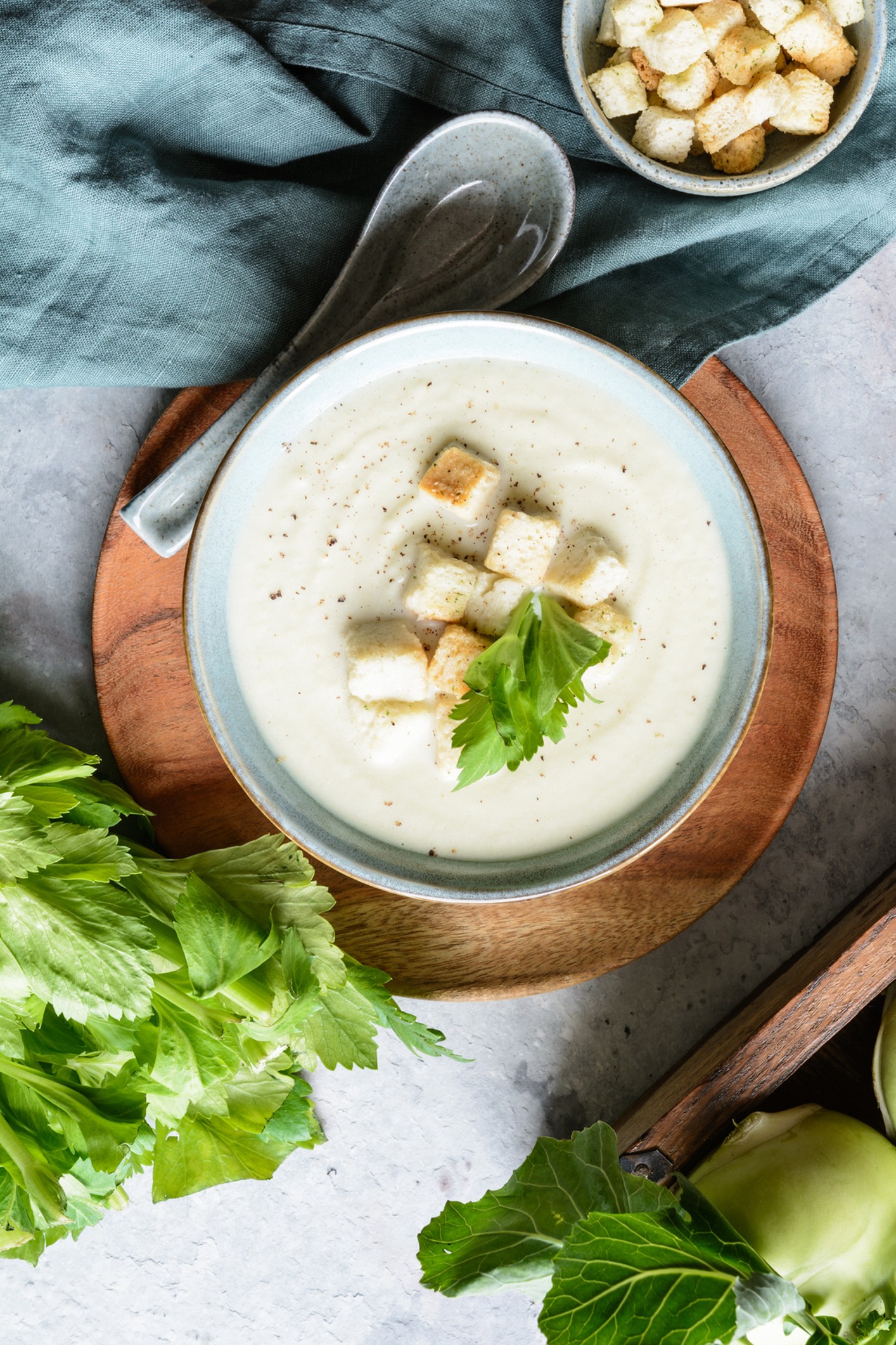 Fehérboros karalábéleves