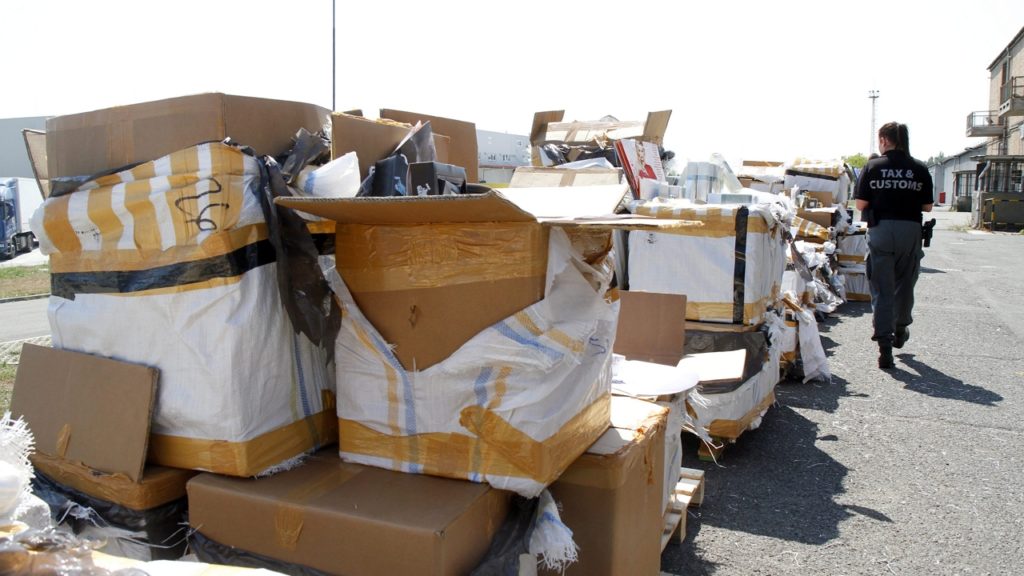 hamis parfümszállítmány