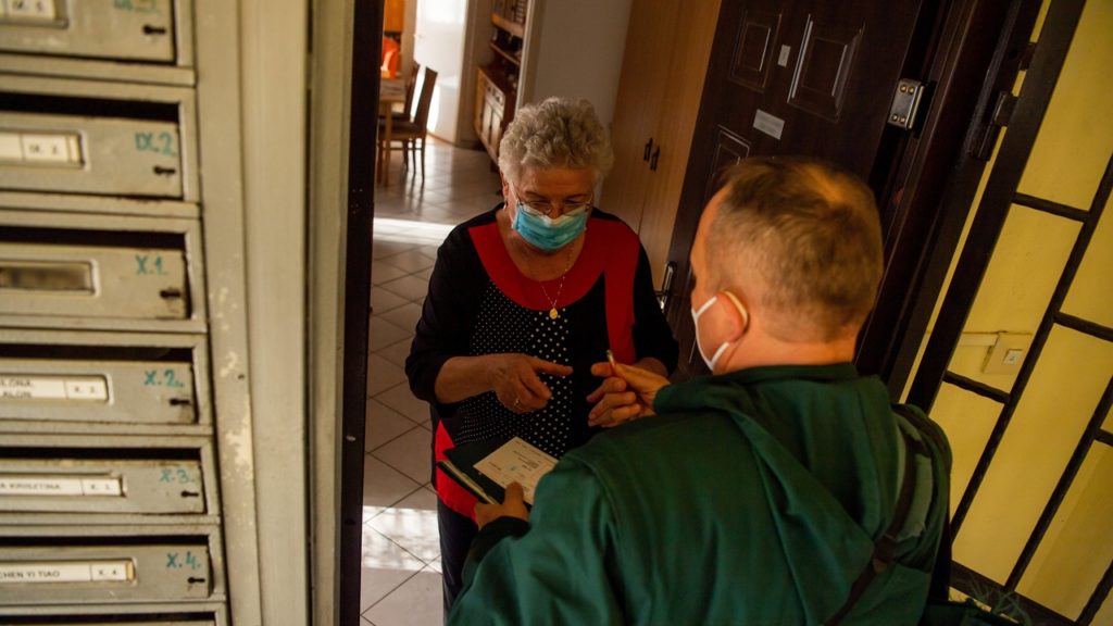 nyugdíjat hoz a postás