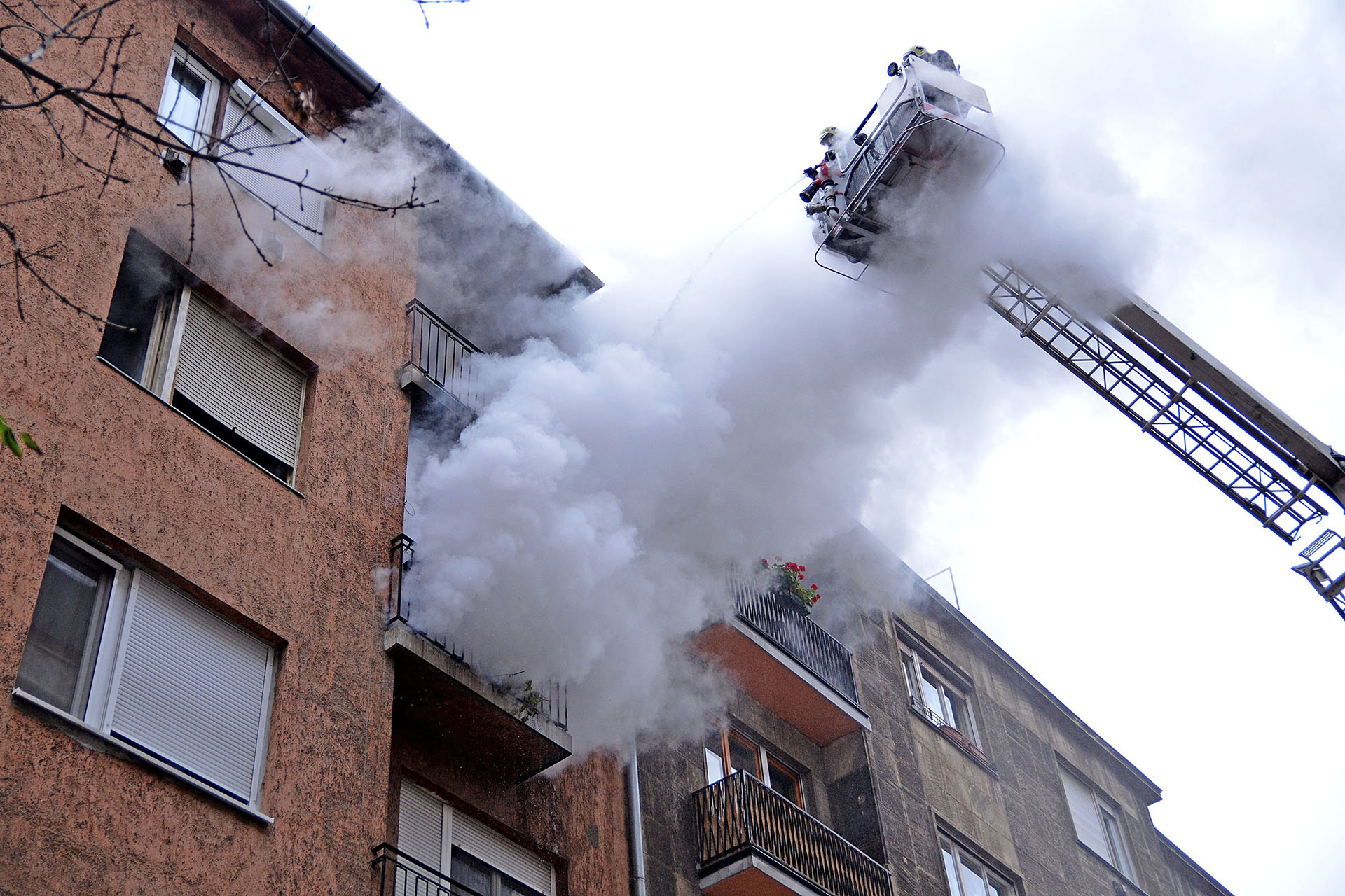 Lakástűz a Vaskapu utcában