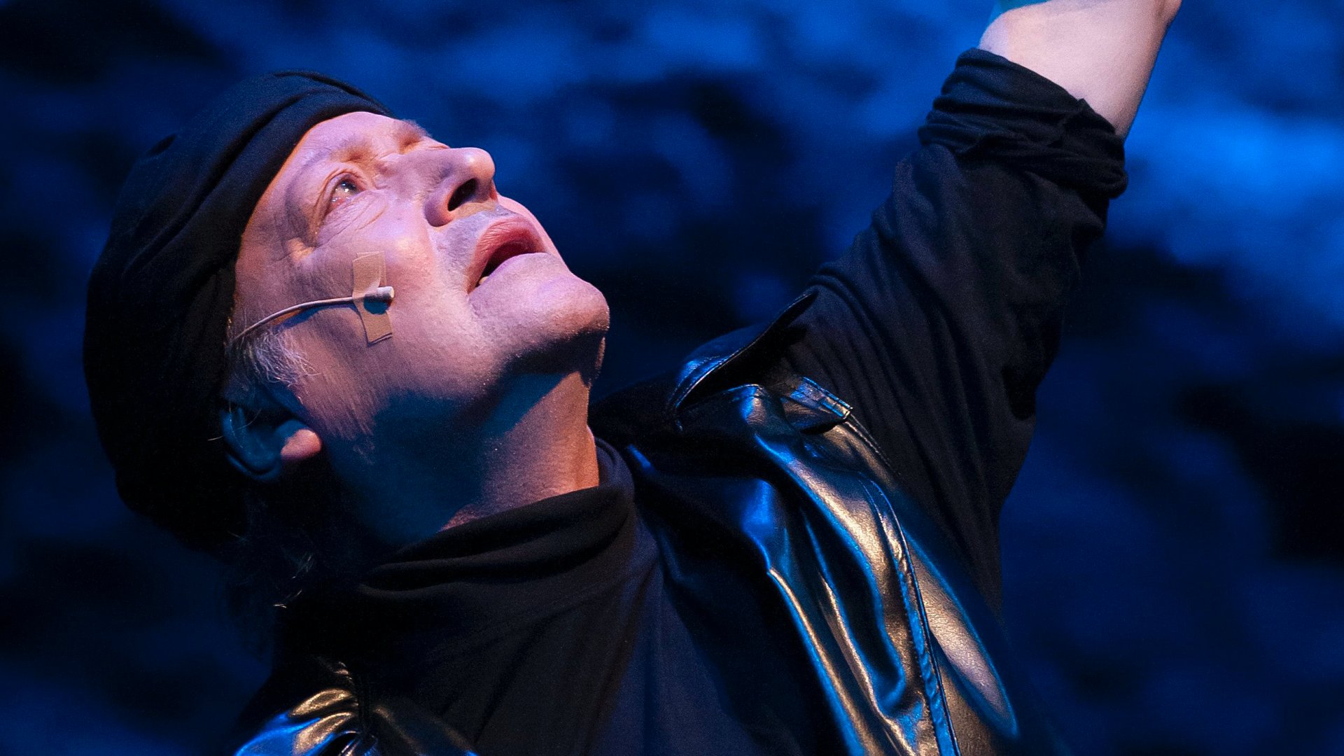 A Magyar Fesztivál Balett koreográfusa, mûvészeti vezetõje, Markó Iván Az álmodó szerepében Mózes, avagy a tízparancsolat címû balettelõadáson a debreceni Fõnix Csarnokban 2013. március 27-én