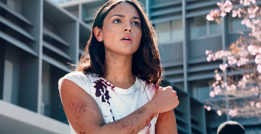 Rohammentő kritika Michael Bay Jake Gyllenhaal Eiza González