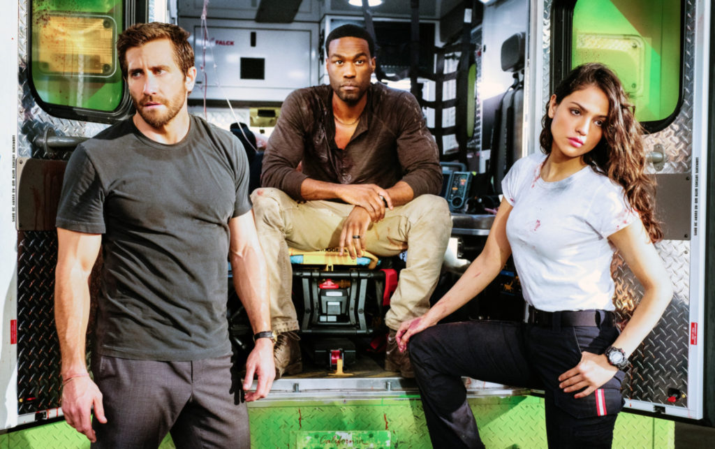 Rohammentő kritika Michael Bay Jake Gyllenhaal Eiza González